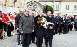 Msza Św. w Bazylice Matki Boskiej Bolesnej w intencji poległych w katastrofie lotniczej pod Smoleńskiem i ofiar Katynia 10.04.2011