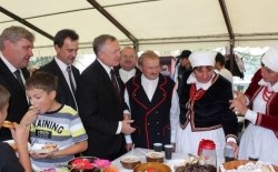 XIV Powiatowy Przegląd Dorobku Kulturalnego i Kulinarnego KGW z terenu Powiatu Limanowskiego w Pasierbcu 9.09.2012