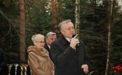 Msza Święta w intencji ojczyzny oraz złożenie kwiatów na Cmentarzu Wojennym Kamionce Małej 9.11.2013