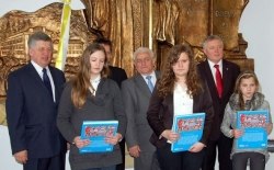 Finał V Gminnego konkursu o św. Janie Pawle II pt. „Bóg pragnie, aby wszyscy byli święci” w Zespole Szkół nr 1 w Męcinie 15.05.2014