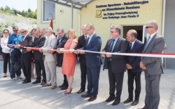 Uroczyste otwarcie Centrum Sportowo-Rehabilitacyjnego na Stwardnienie Rozsiane im. Trójcy Przenajświętszej oraz Świętego Jana Pawła II w Stróżach, 13.06.2015r.