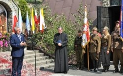 Uroczystości upamiętniające poległych i zmarłych żołnierzy Armii Krajowej Oddziału Partyzanckiego por. Jana Stachury 