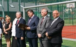 Uroczystość poświęcenia i otwarcia odbudowanego po powodzi z 2014 r. kompleksu boisk sportowych „Orlik”, 05.06.2016