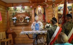 Uroczystości upamiętniające poległych i zmarłych żołnierzy oraz kapelanów Armii Krajowej Oddziału Partyzanckiego por. Jana Stachury „Adama” i Placówki „Witolda”, 15.08.2016