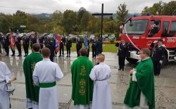 Poświęcenie nowego samochodu strażackiego dla OSP Męcina