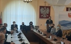 Uroczyste wręczenie czeków potwierdzających przyznanie dofinansowania z #RFIL dla powiatu limanowskiego