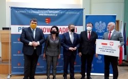 Wręczenie promes na ponad 5 mln zł z #RFIL dla powiatu nowosądeckiego