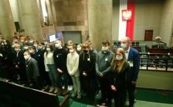 Wycieczka młodzieży z Łukowicy i Młyńczysk do Sejmu RP